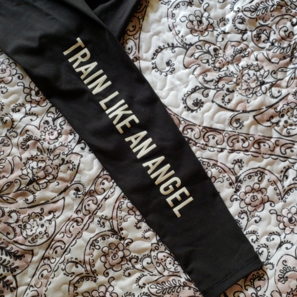 Victoria's Secret Pants - EUC💥💪ICONIC VS KNOCKOUT LEGGINGS